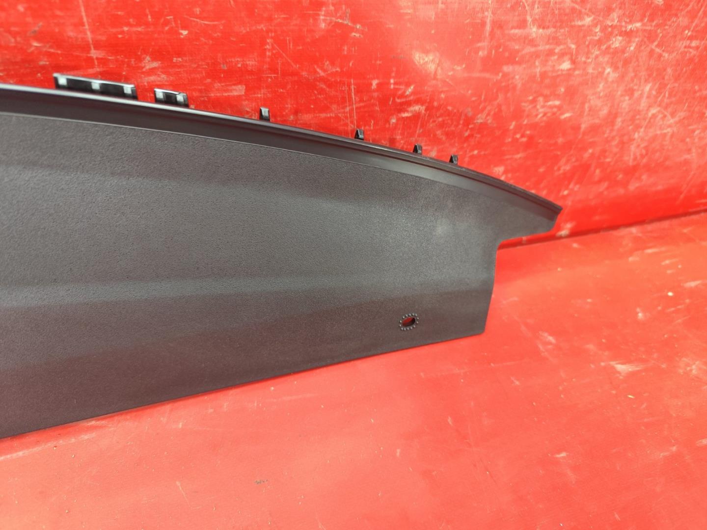 Кожух замка капота