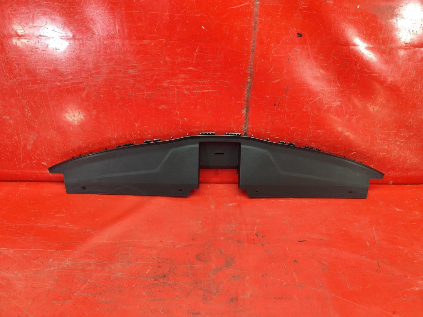 Кожух замка капота