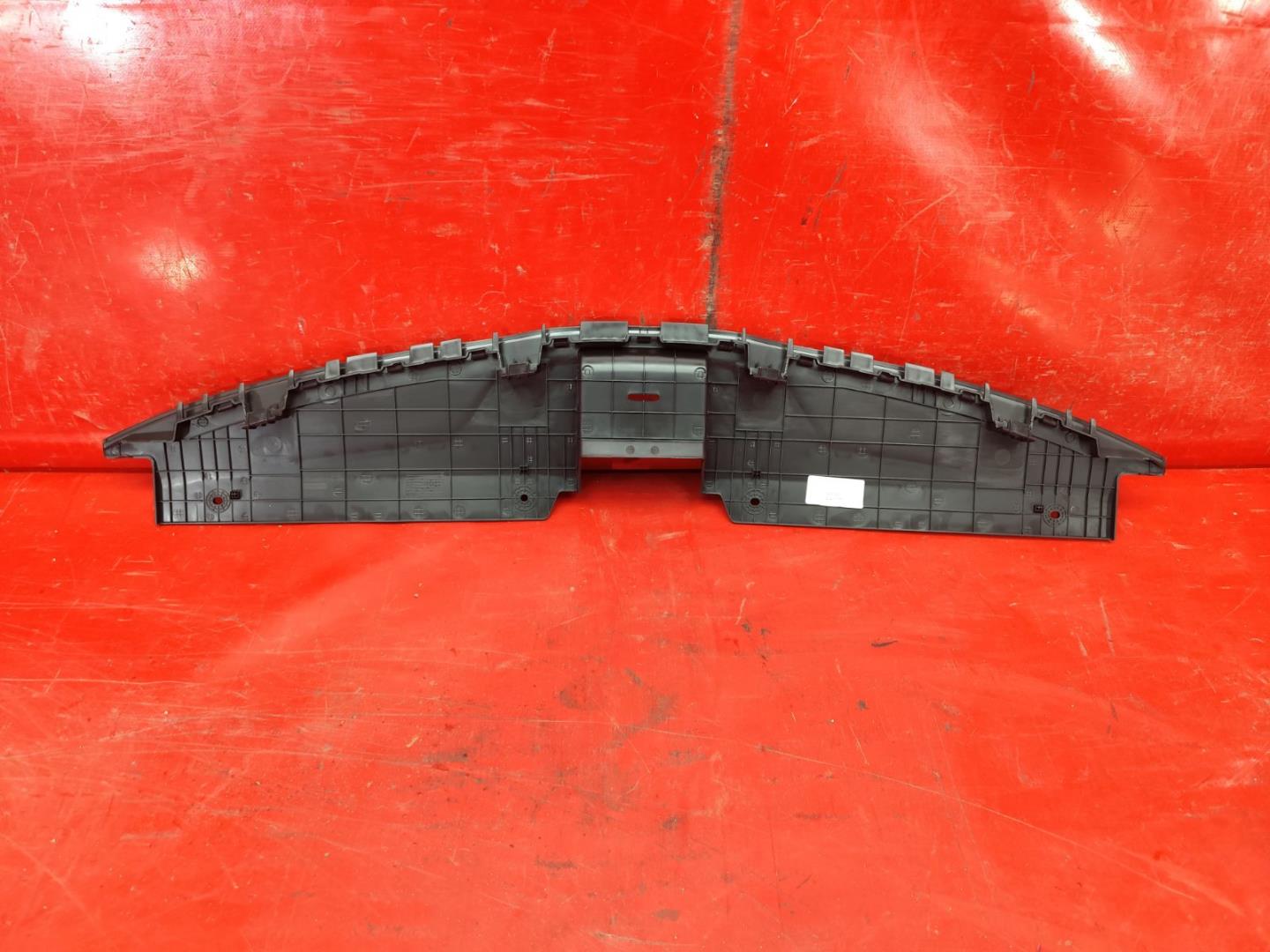 Кожух замка капота