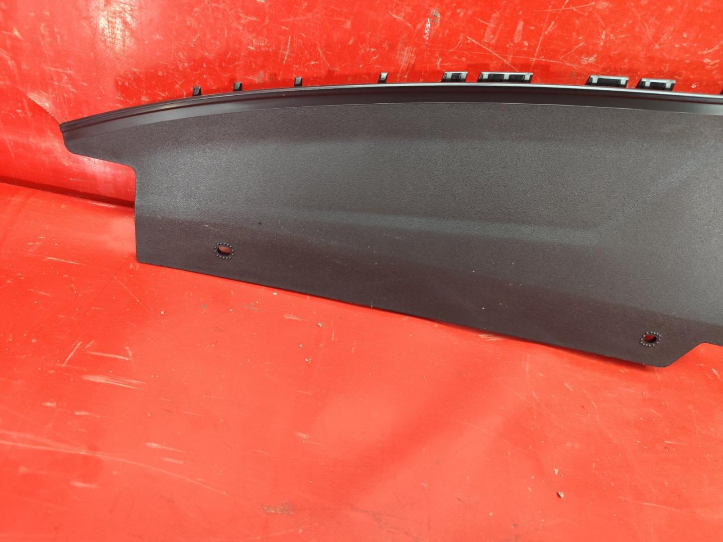 Кожух замка капота