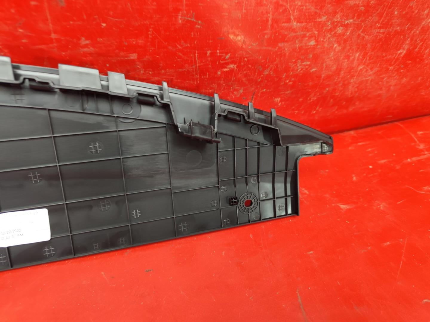 Кожух замка капота