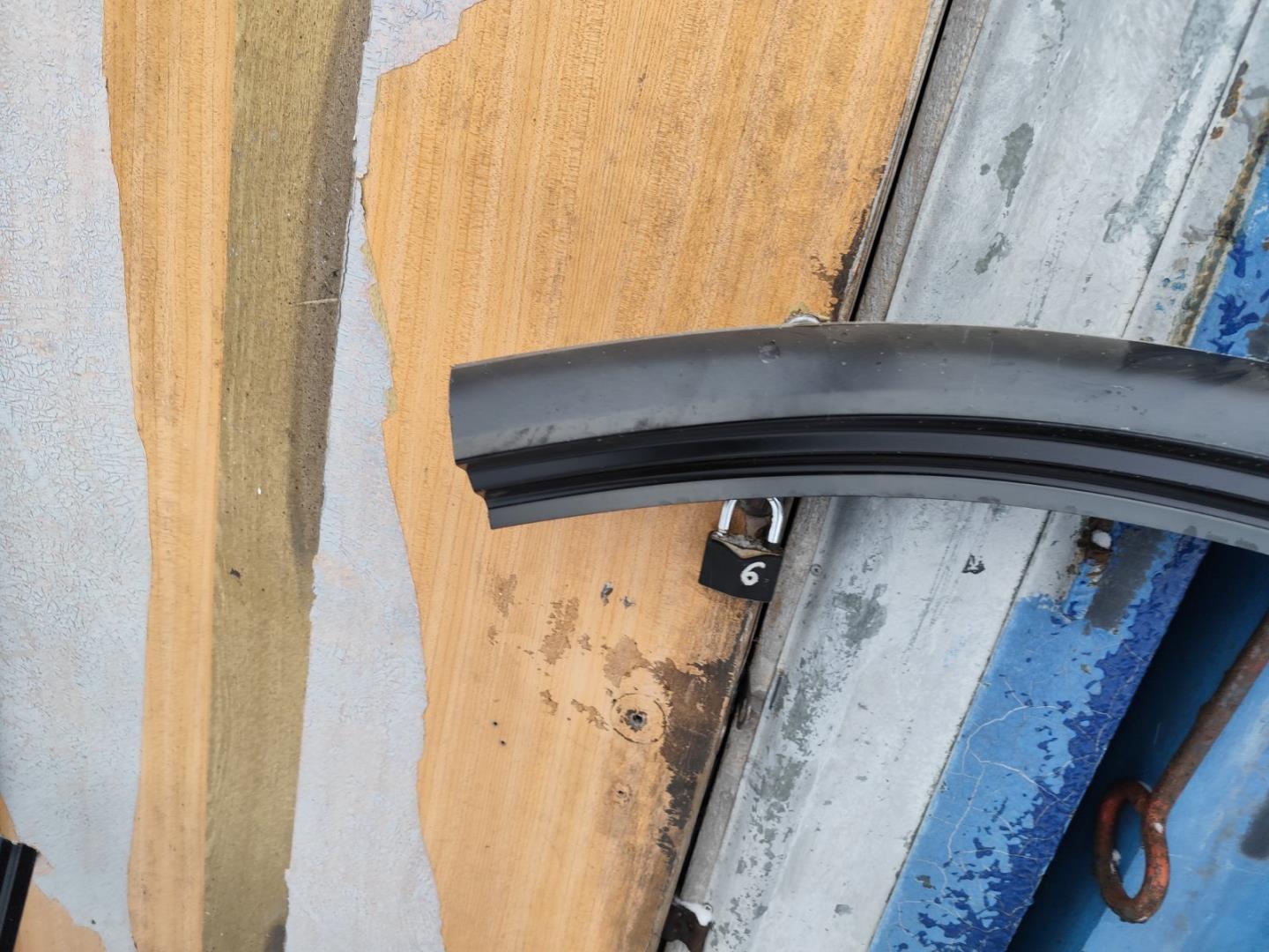 Кузовной элемент