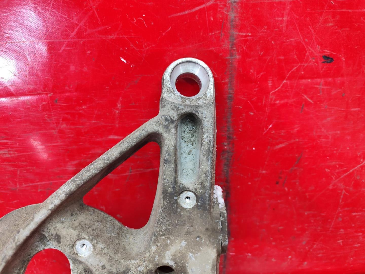 Рычаг передний нижний