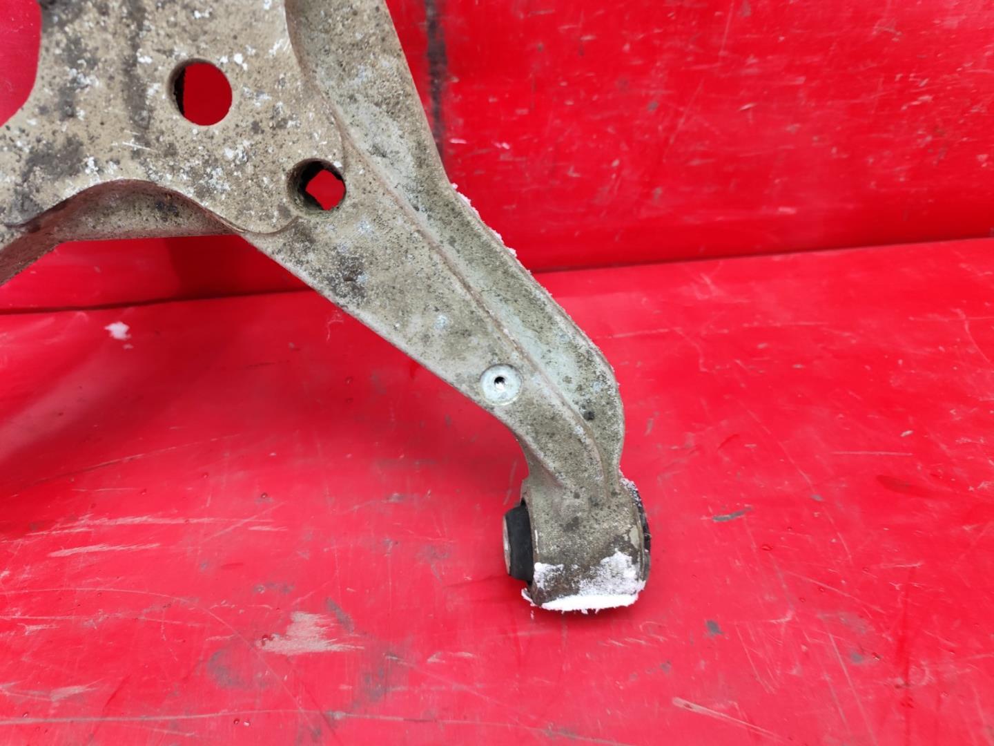 Рычаг передний нижний