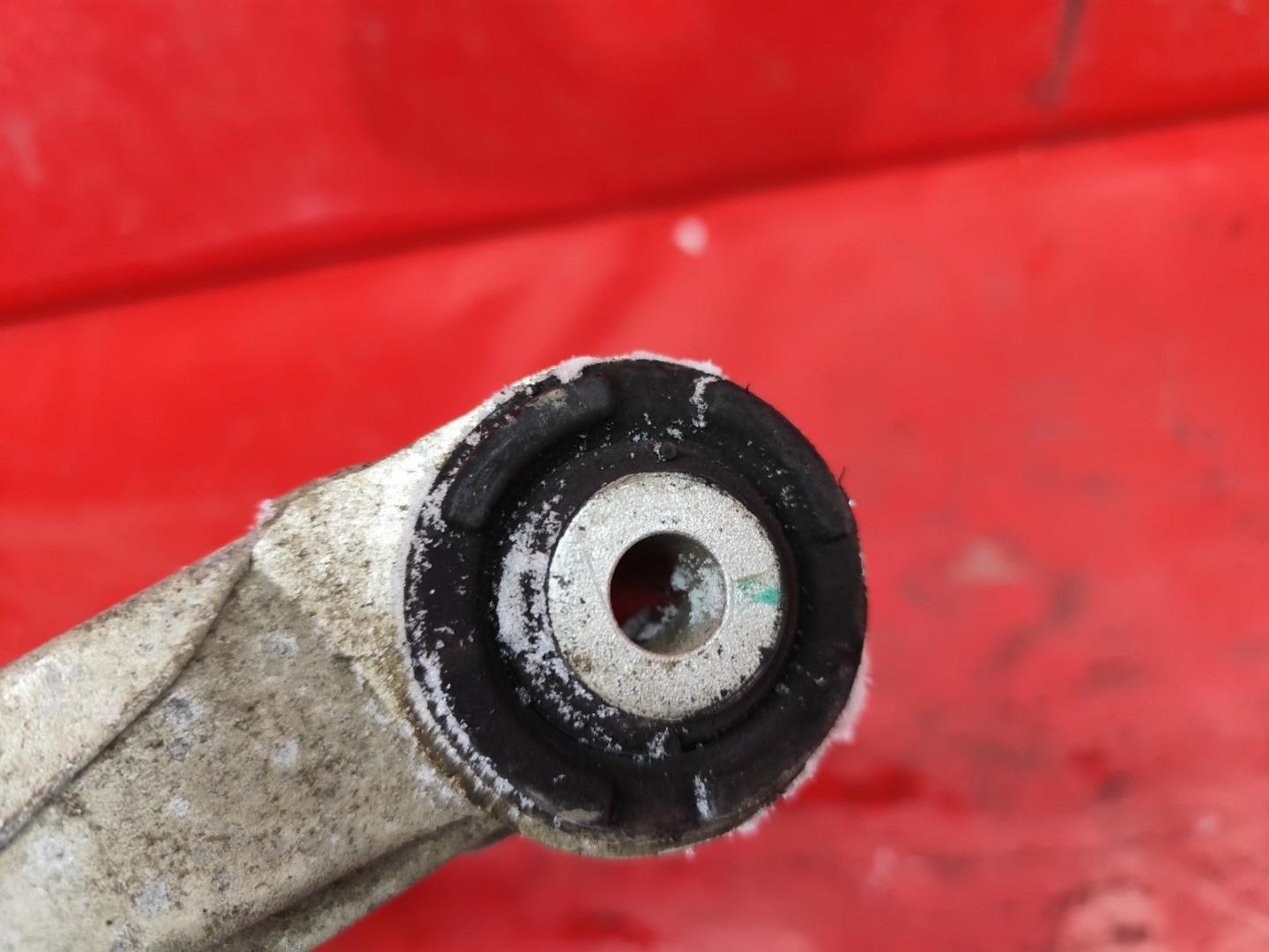 Рычаг передний нижний