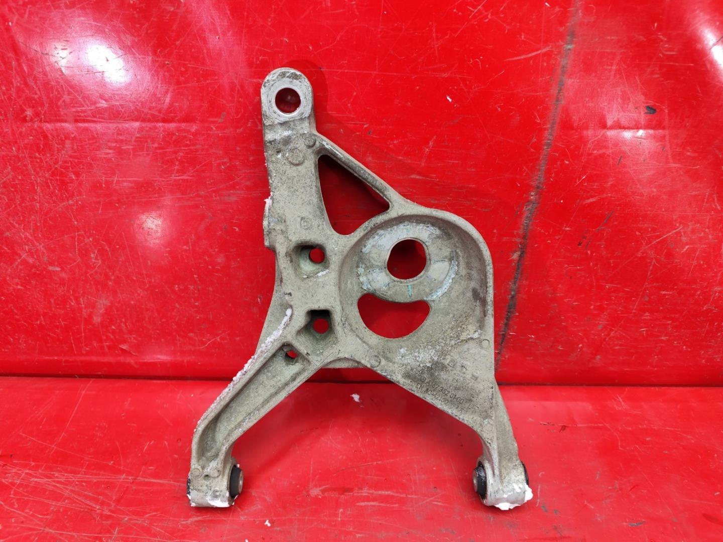 Рычаг передний нижний