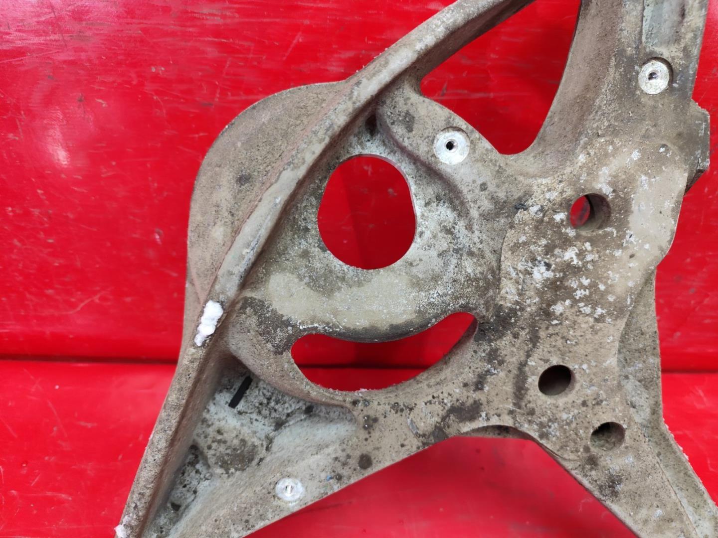 Рычаг передний нижний