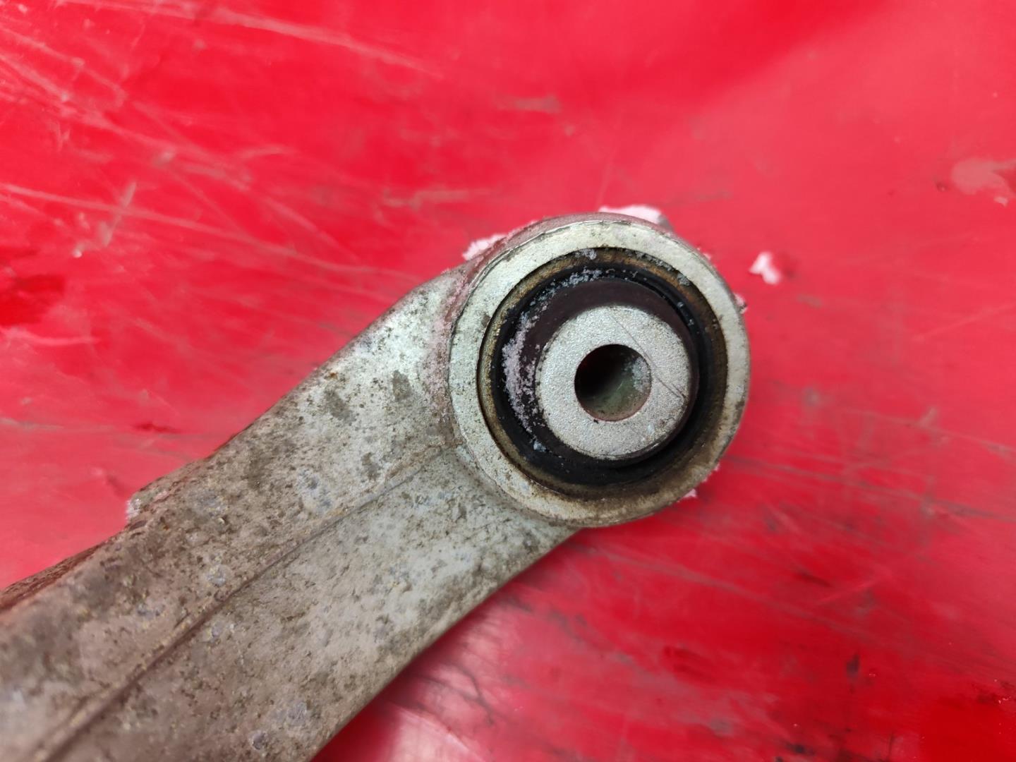 Рычаг передний нижний