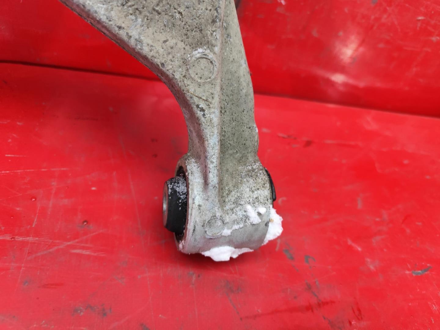 Рычаг передний нижний