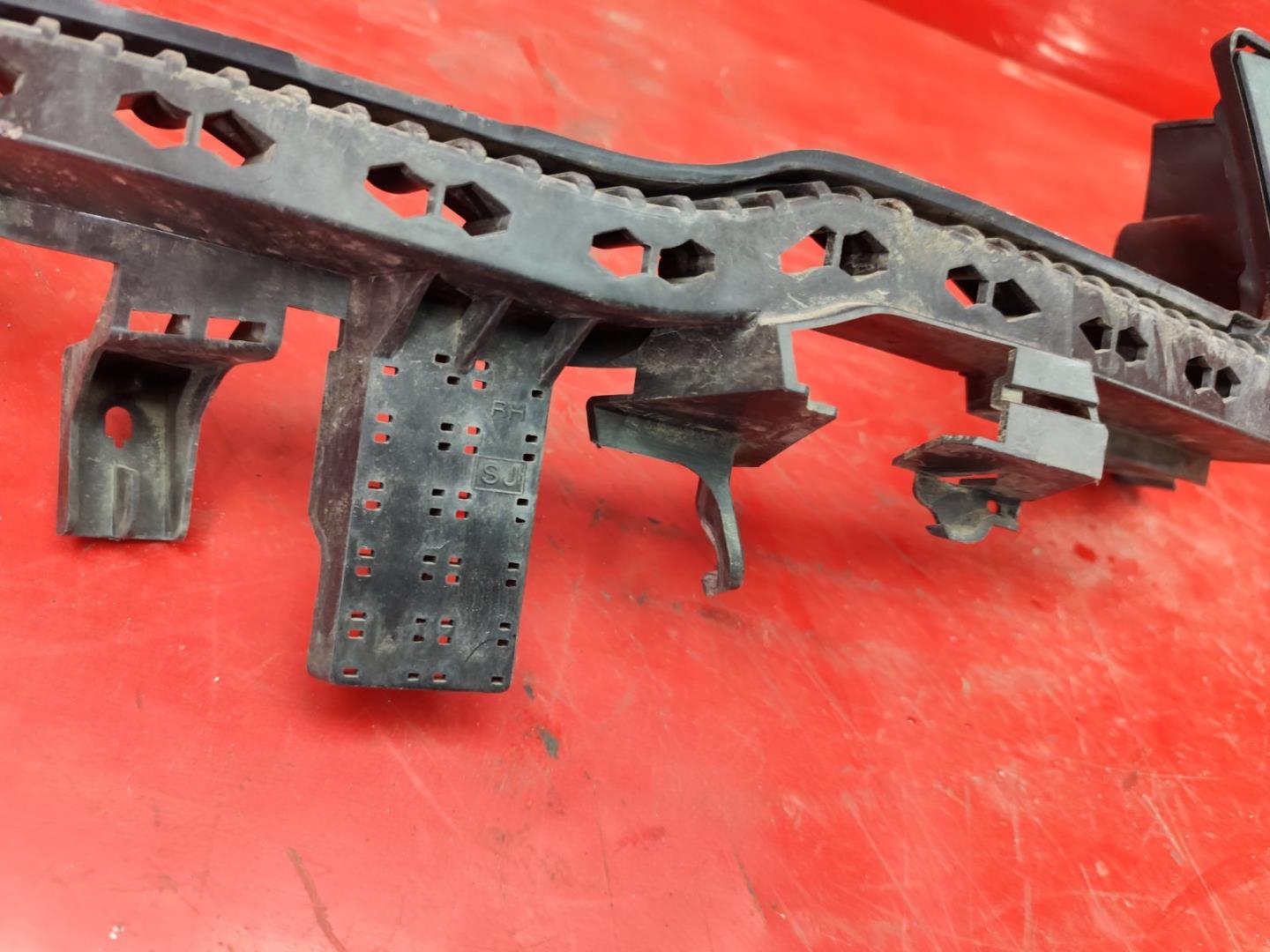 Кронштейн крепления фары