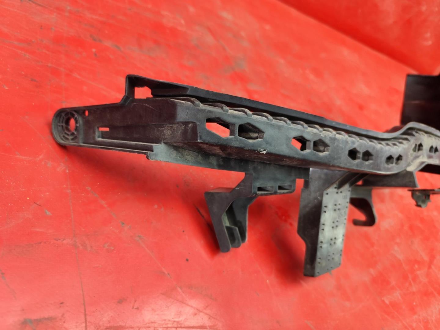 Кронштейн крепления фары