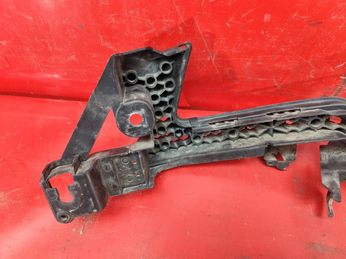 Кронштейн крепления фары