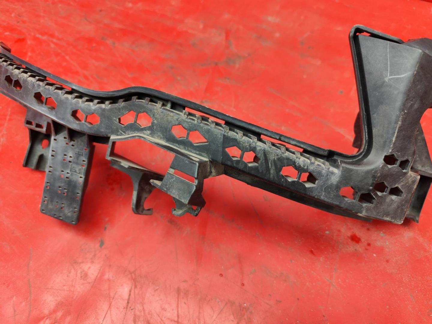 Кронштейн крепления фары