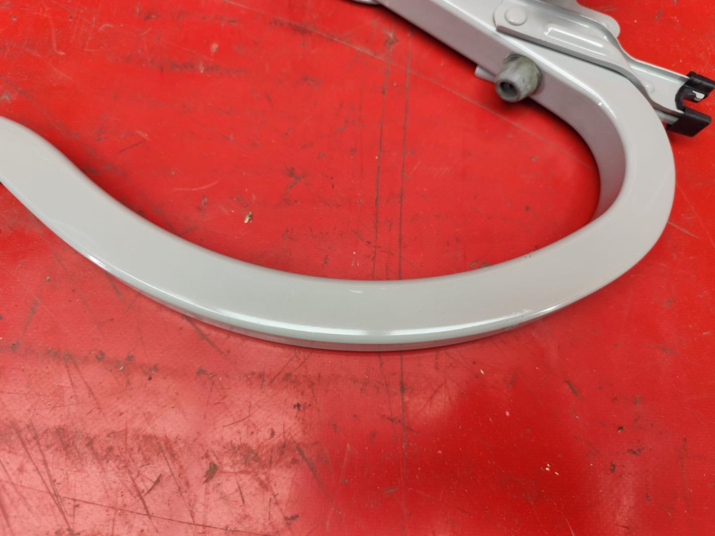 Петля крышки багажника