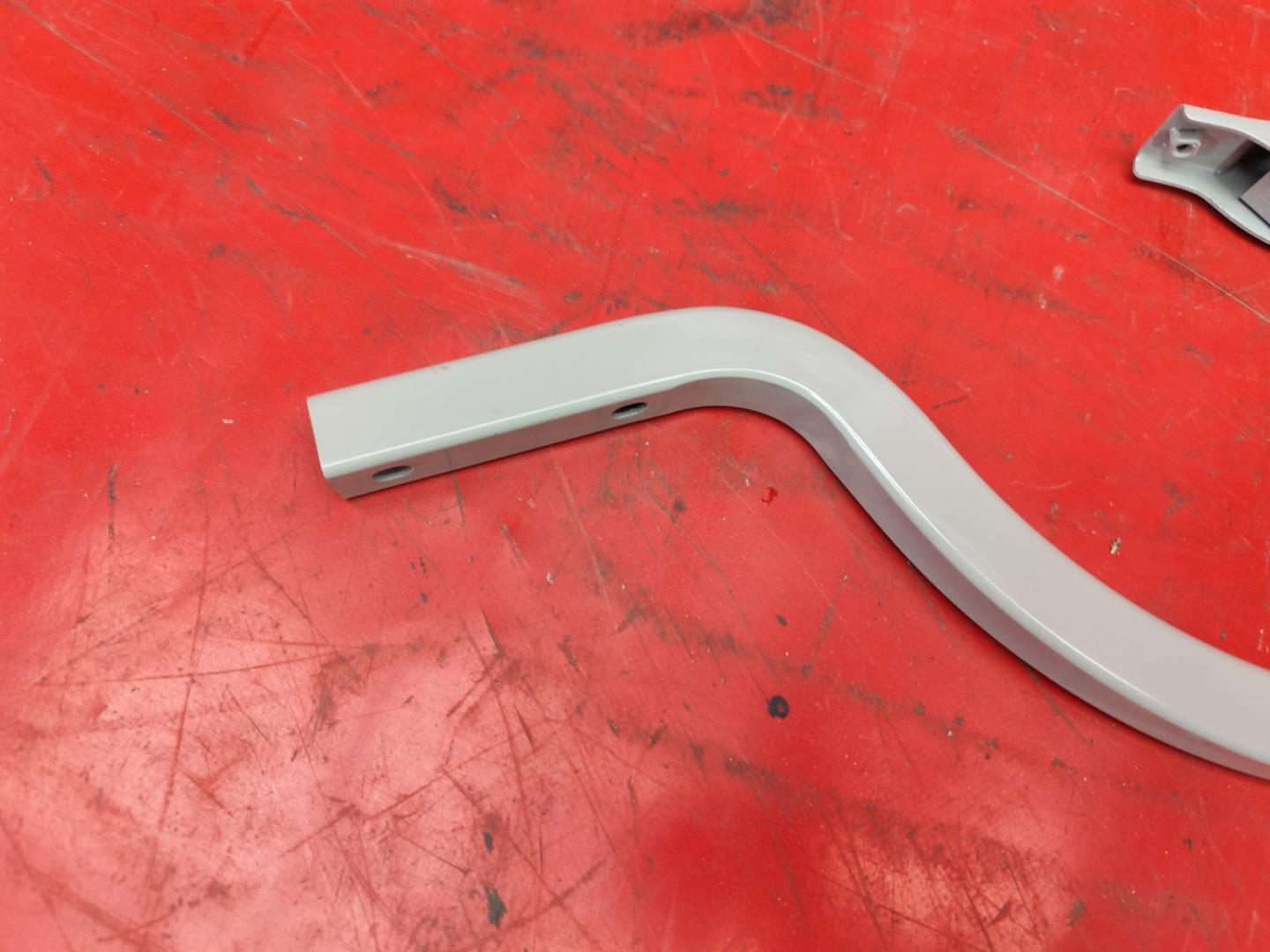 Петля крышки багажника