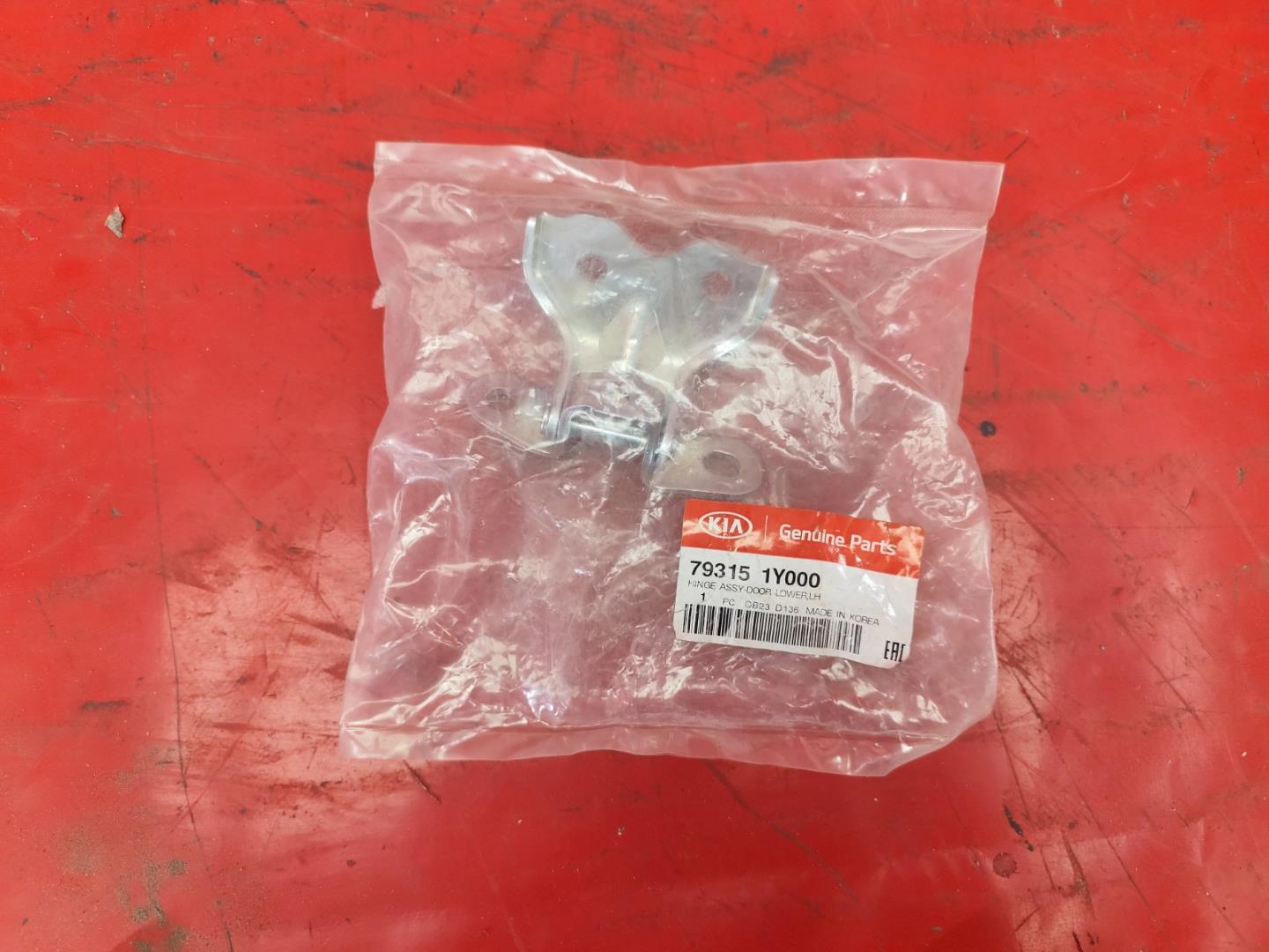 Петля двери