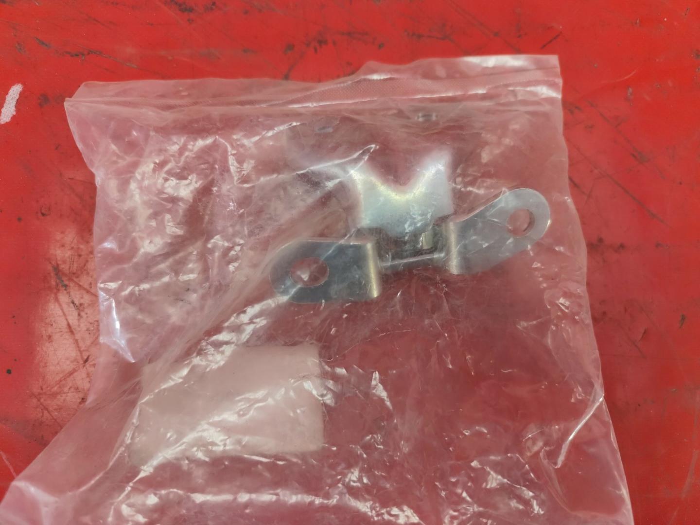 Петля двери