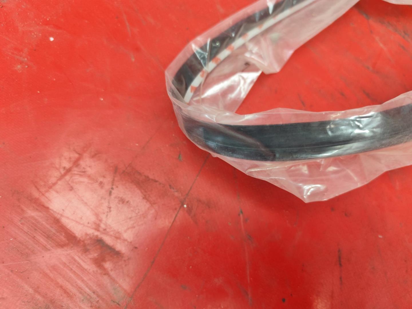 Уплотнитель стекла двери