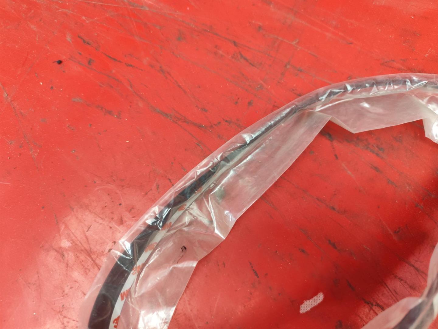 Уплотнитель стекла двери