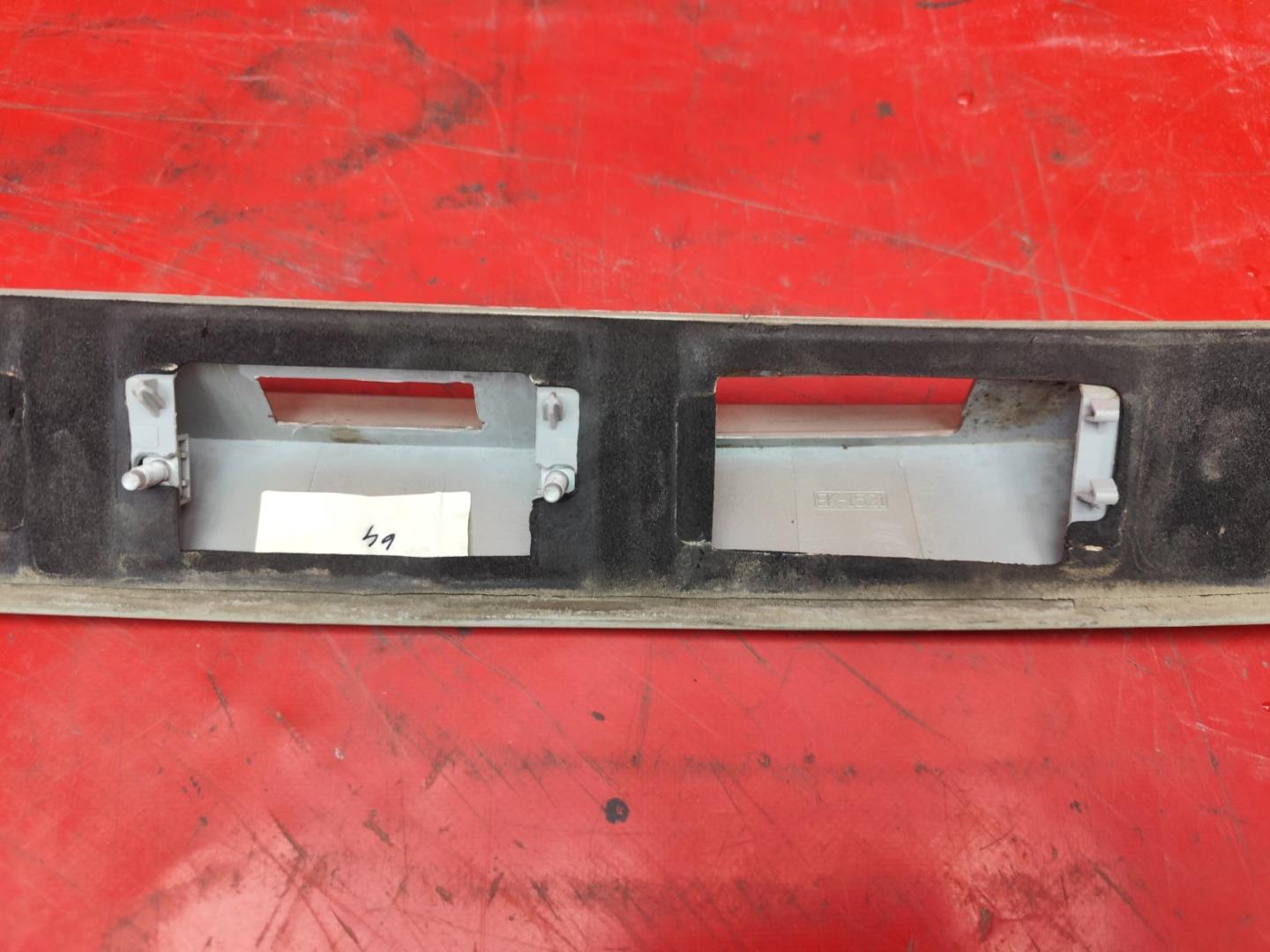 Накладка крышки багажника