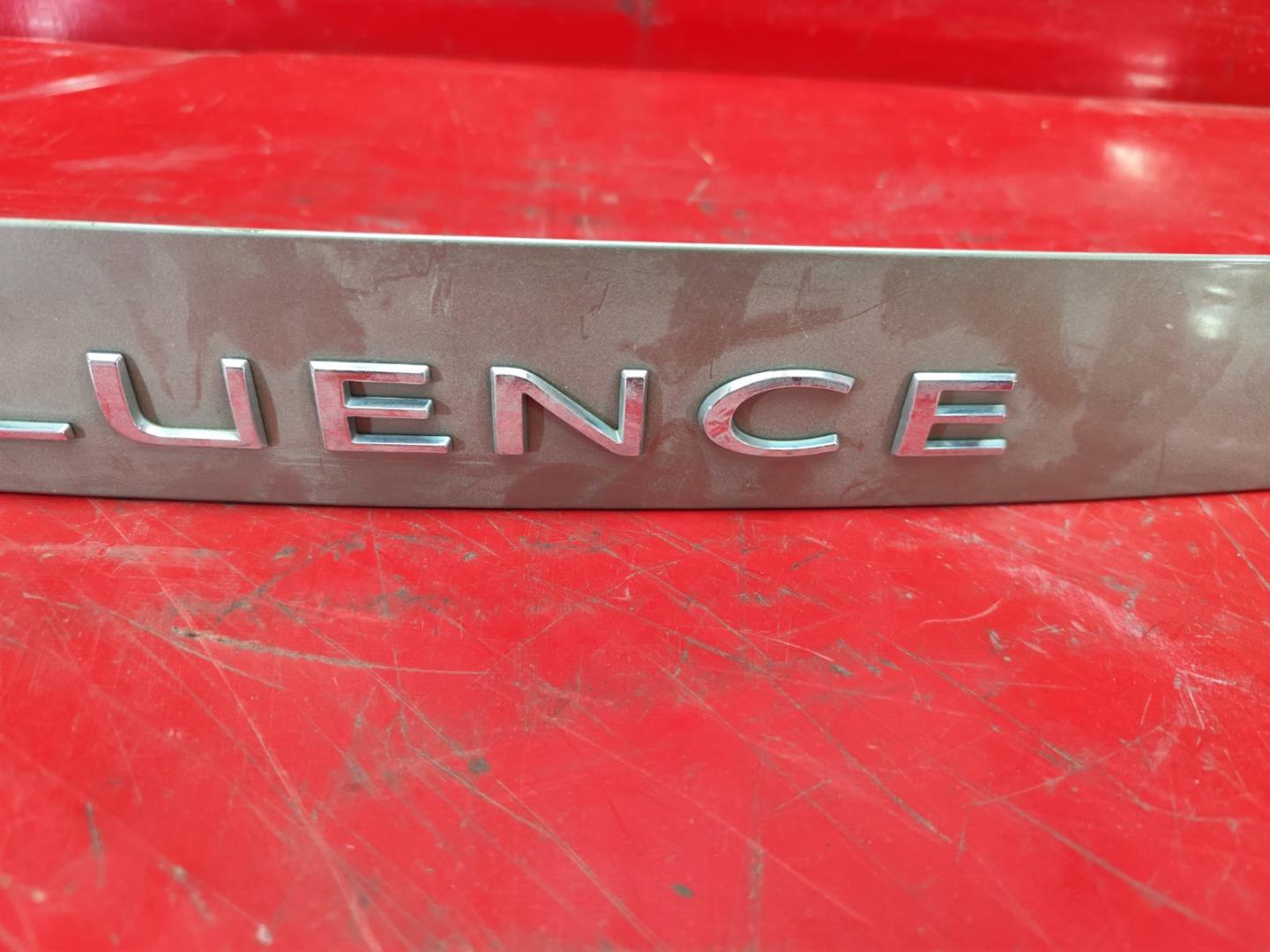 Накладка крышки багажника