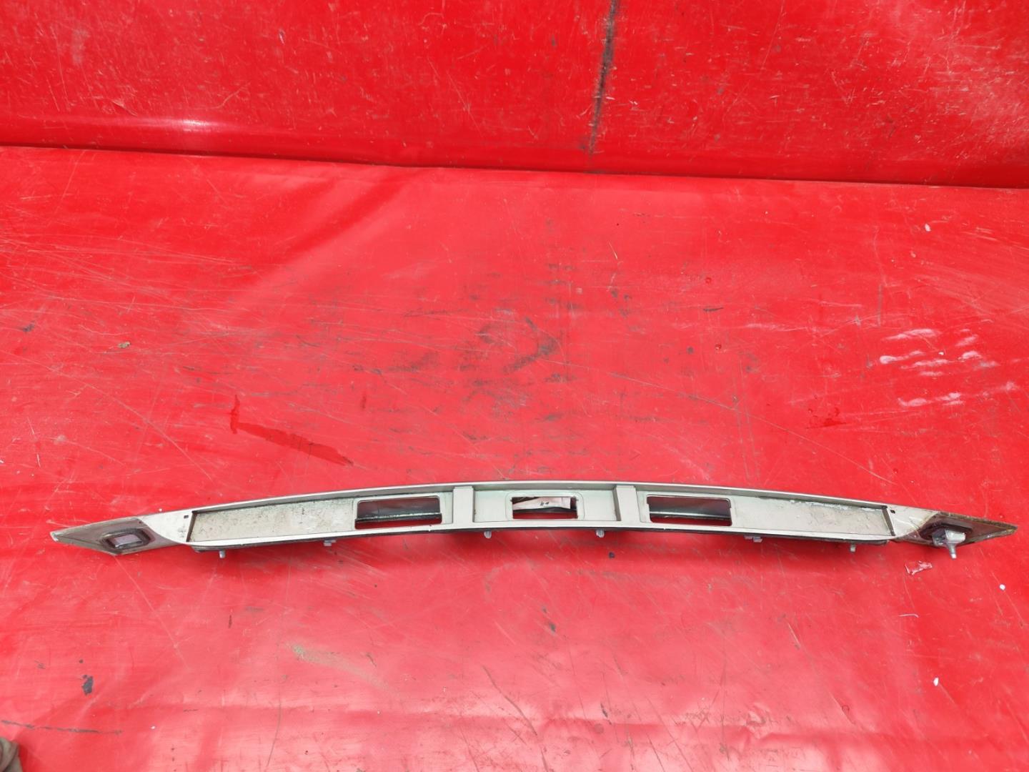 Накладка крышки багажника