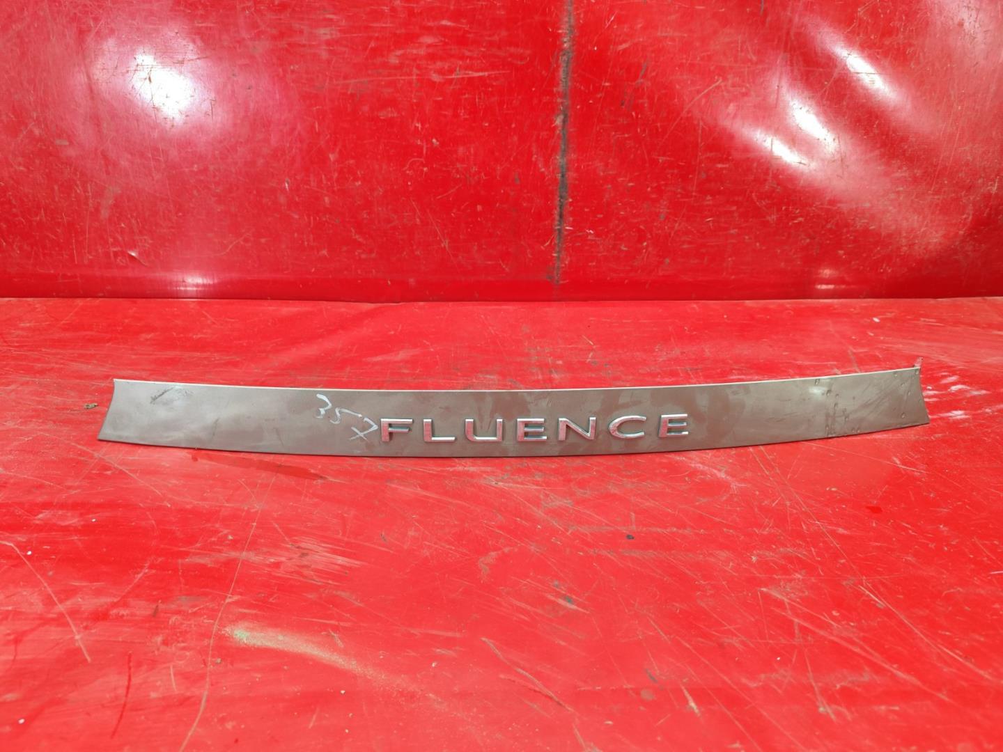 Накладка крышки багажника