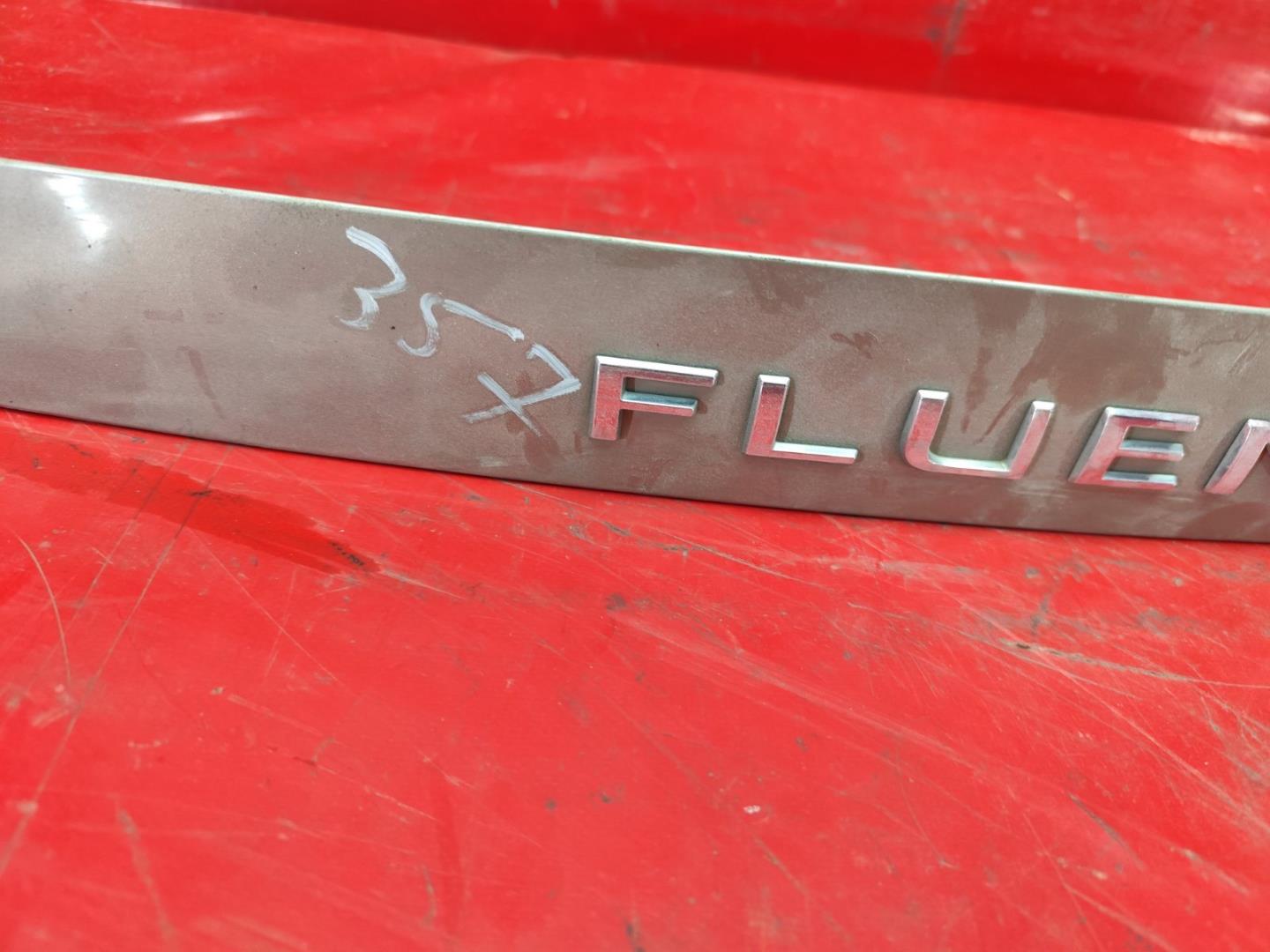 Накладка крышки багажника