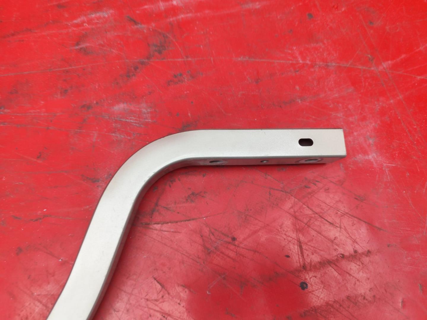 Петля крышки багажника