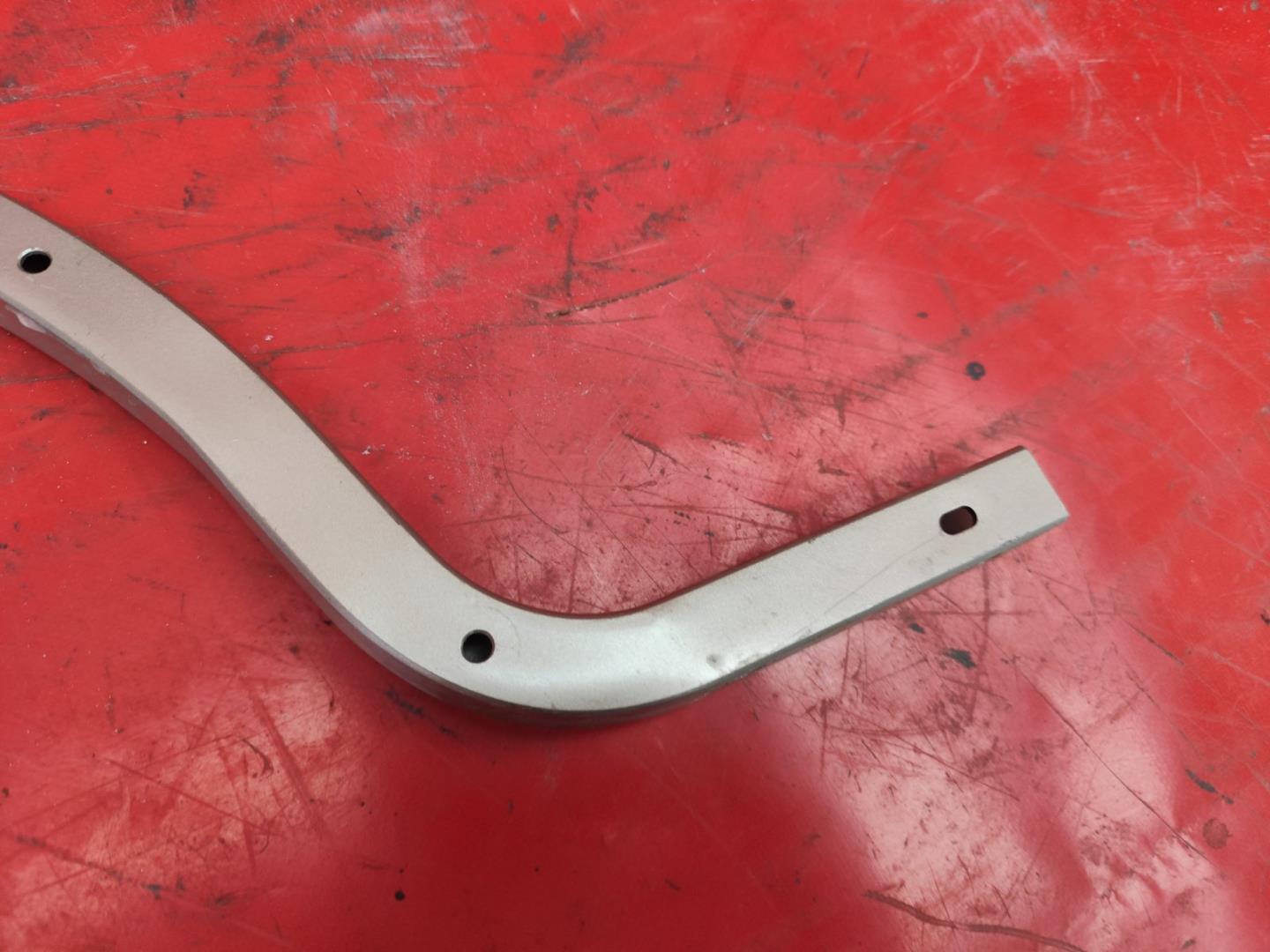 Петля крышки багажника