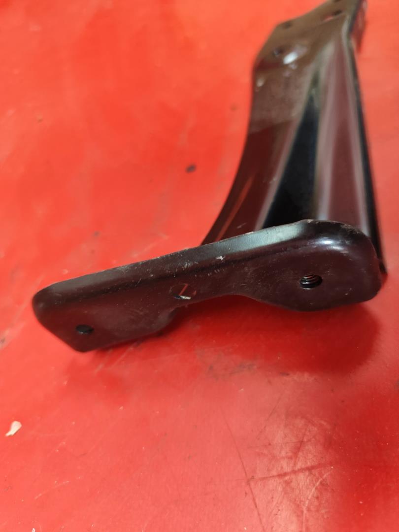 Кронштейн крепления крыла