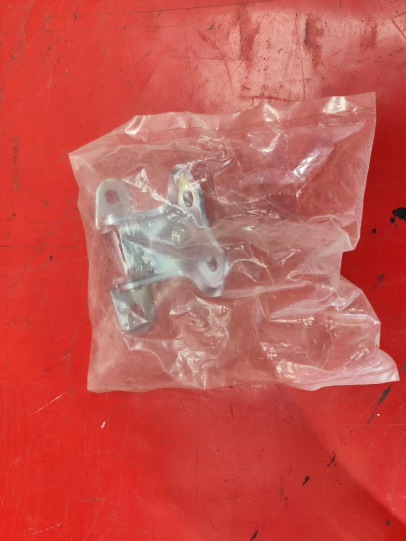 Петля двери