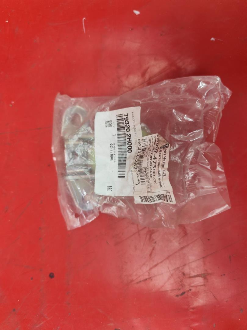 Петля двери