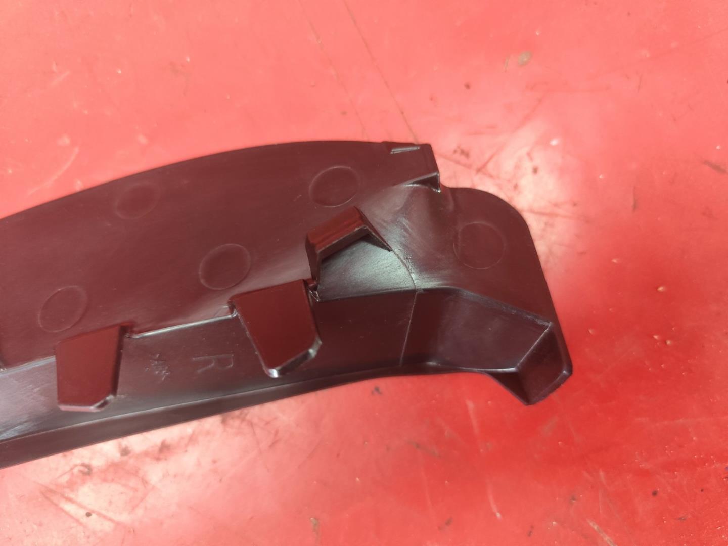 Накладка заднего фонаря левая