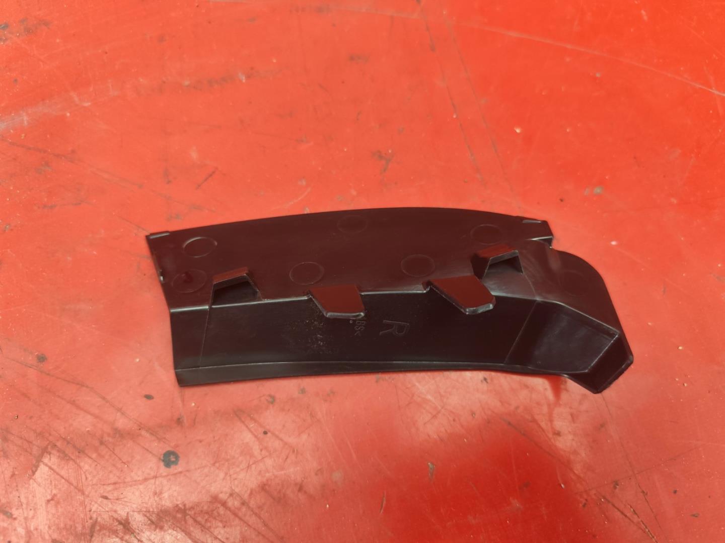Накладка заднего фонаря левая
