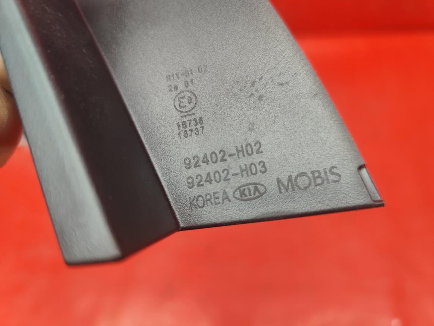 Накладка заднего фонаря левая