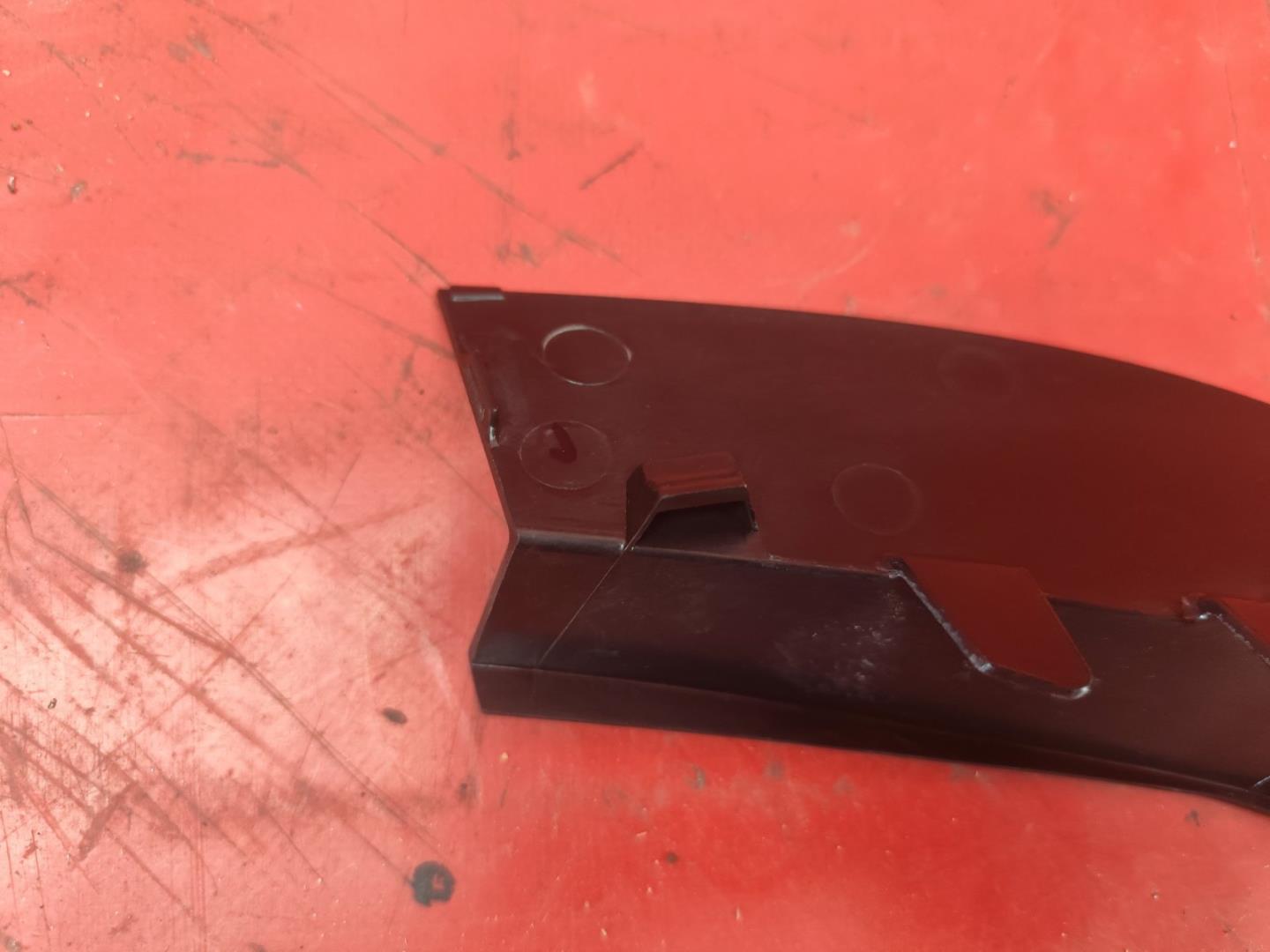 Накладка заднего фонаря левая