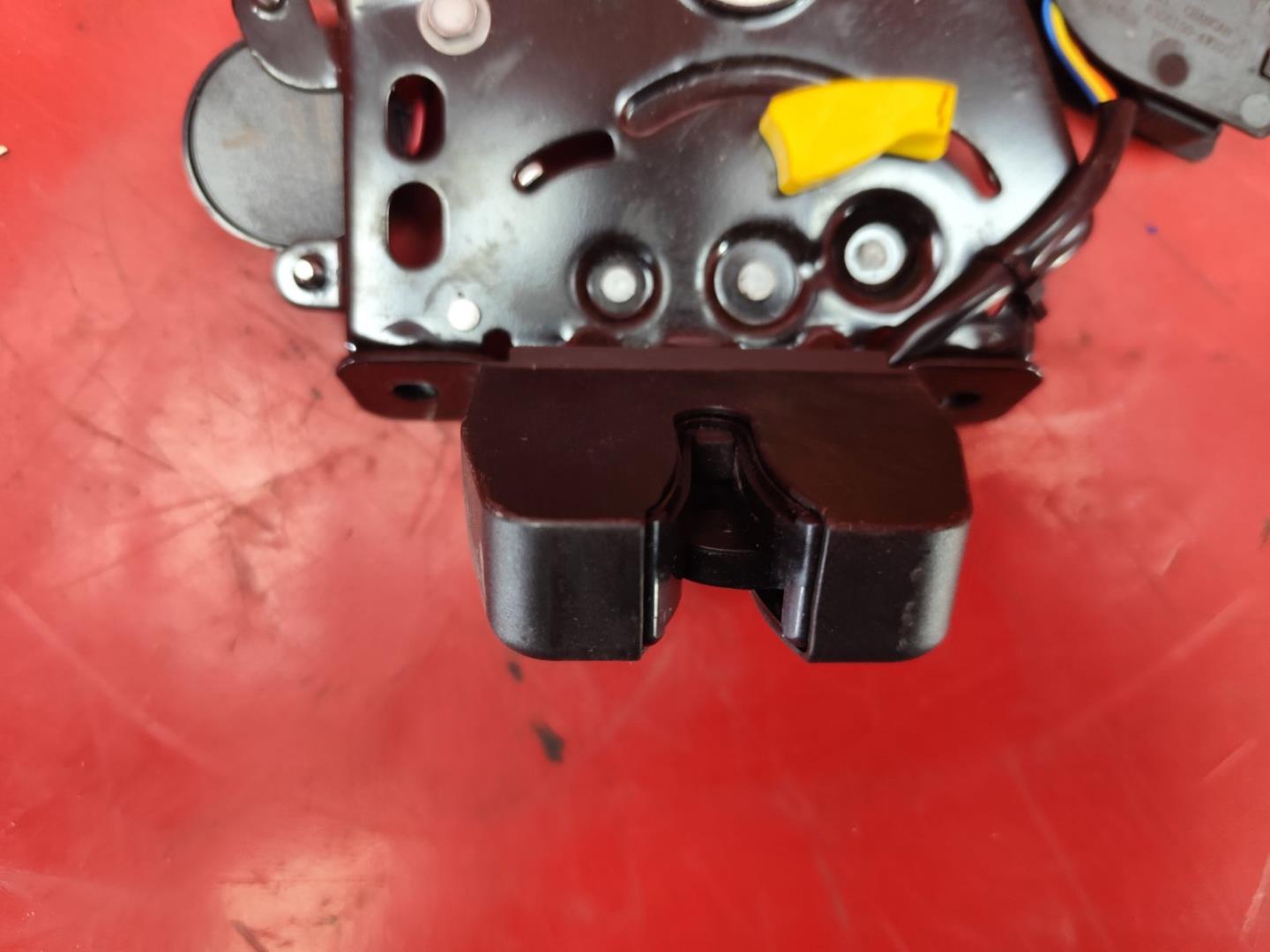 Замок багажника