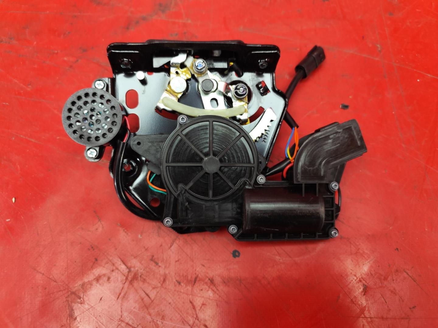 Замок багажника