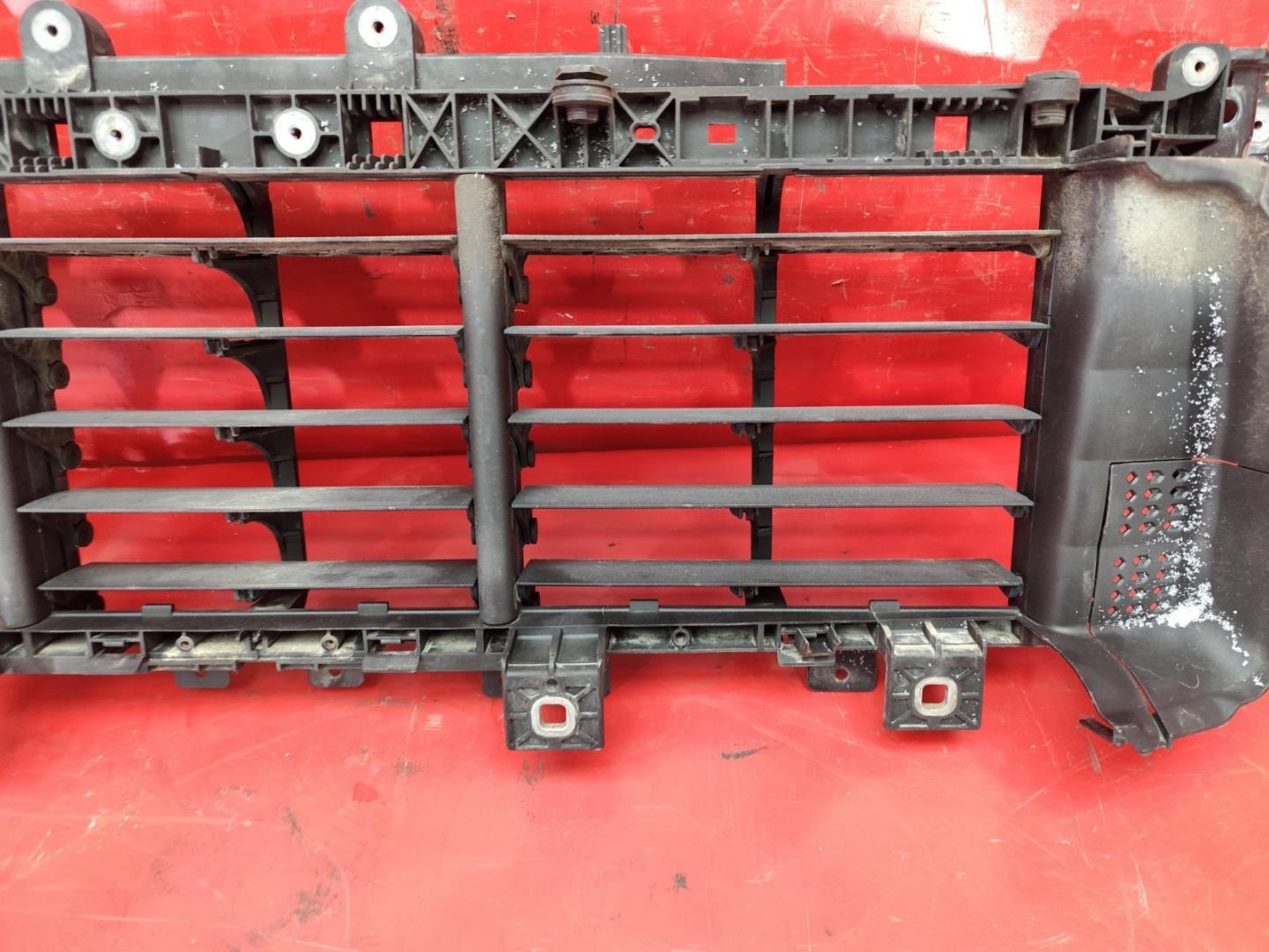 Жалюзи (воздуховод) бампера переднего