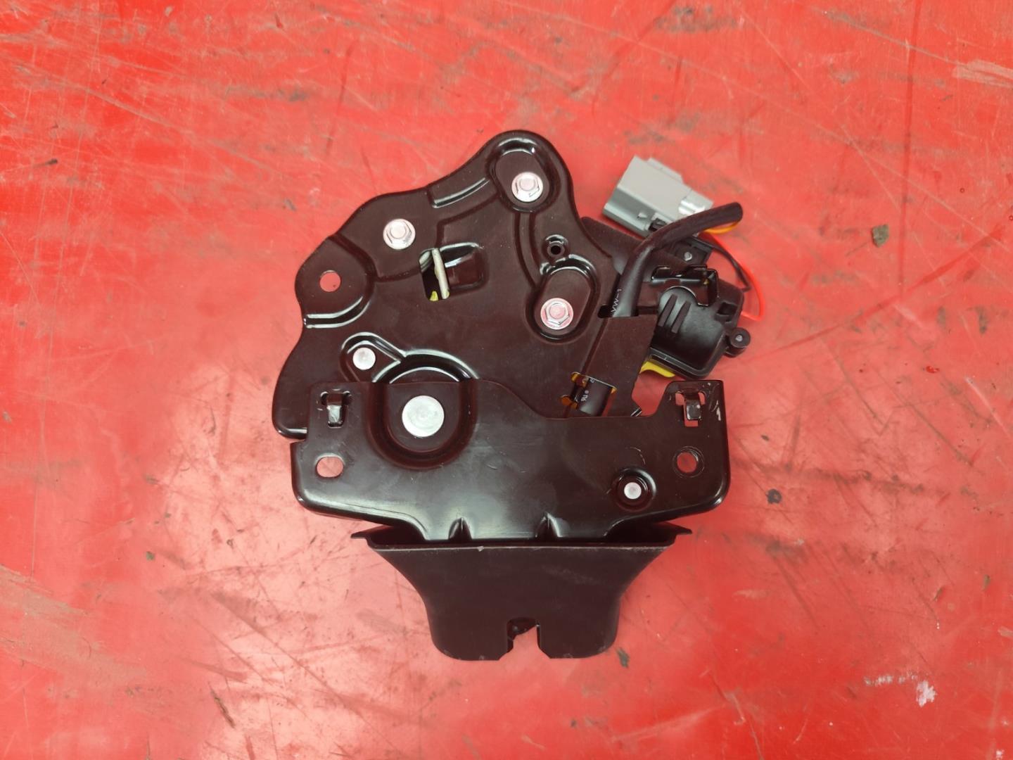 Замок багажника