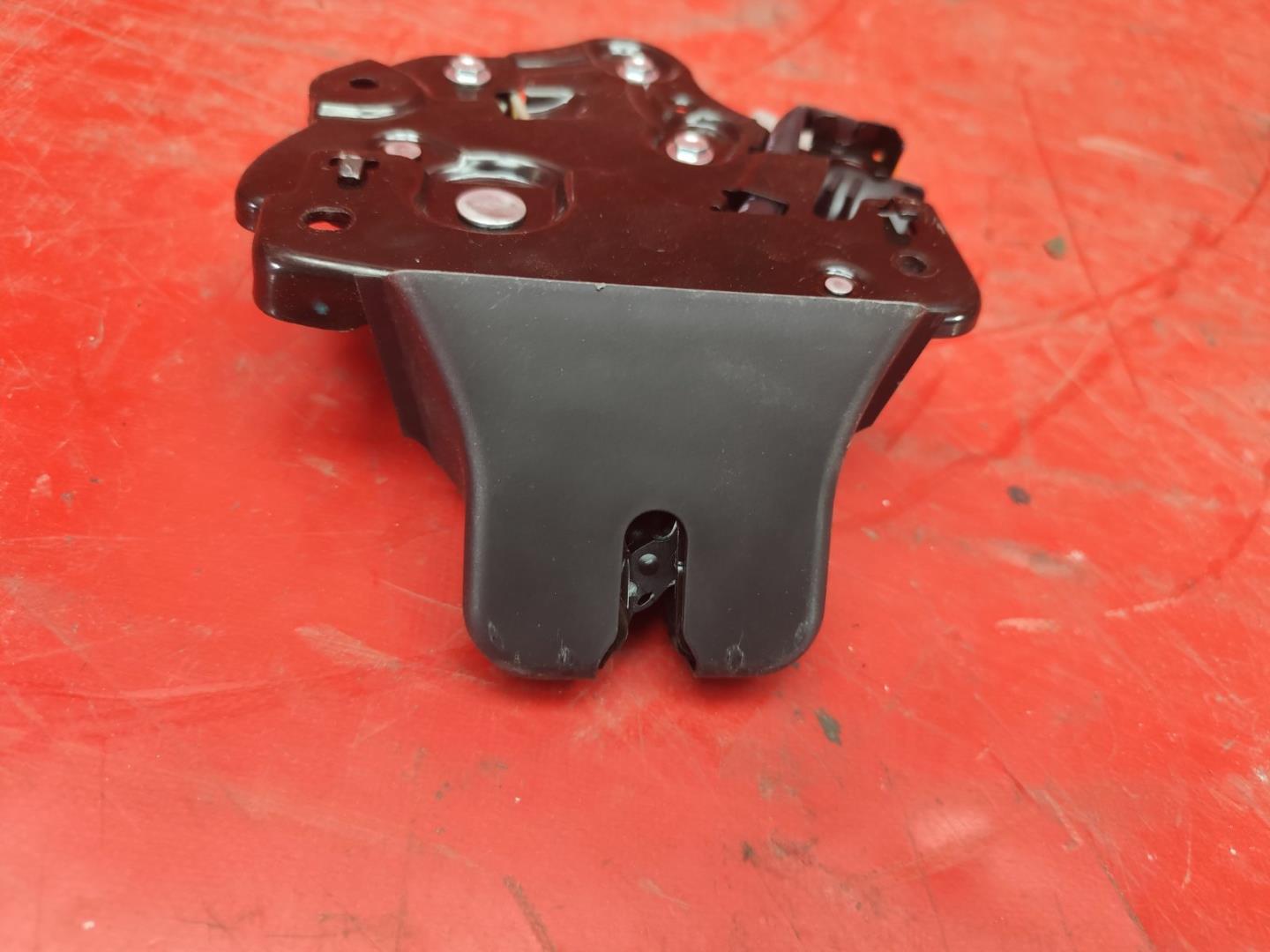 Замок багажника