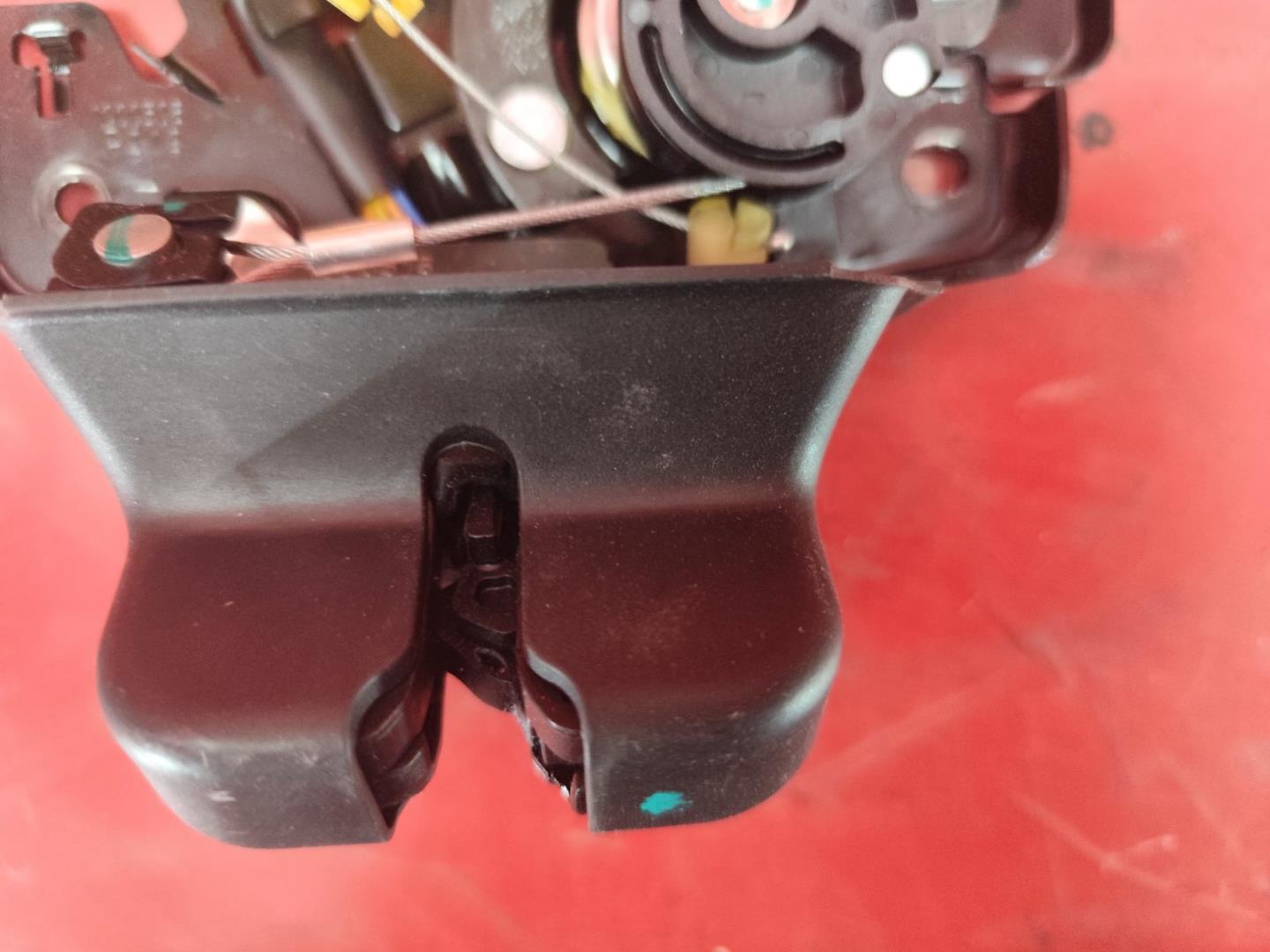 Замок багажника