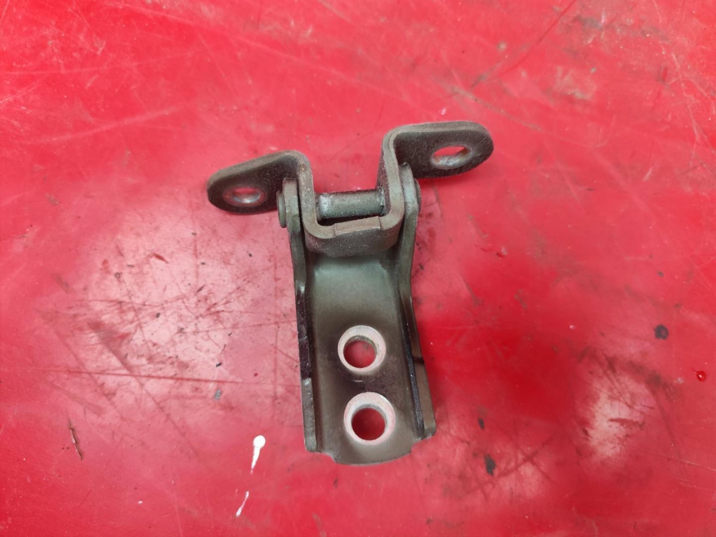 Петля двери