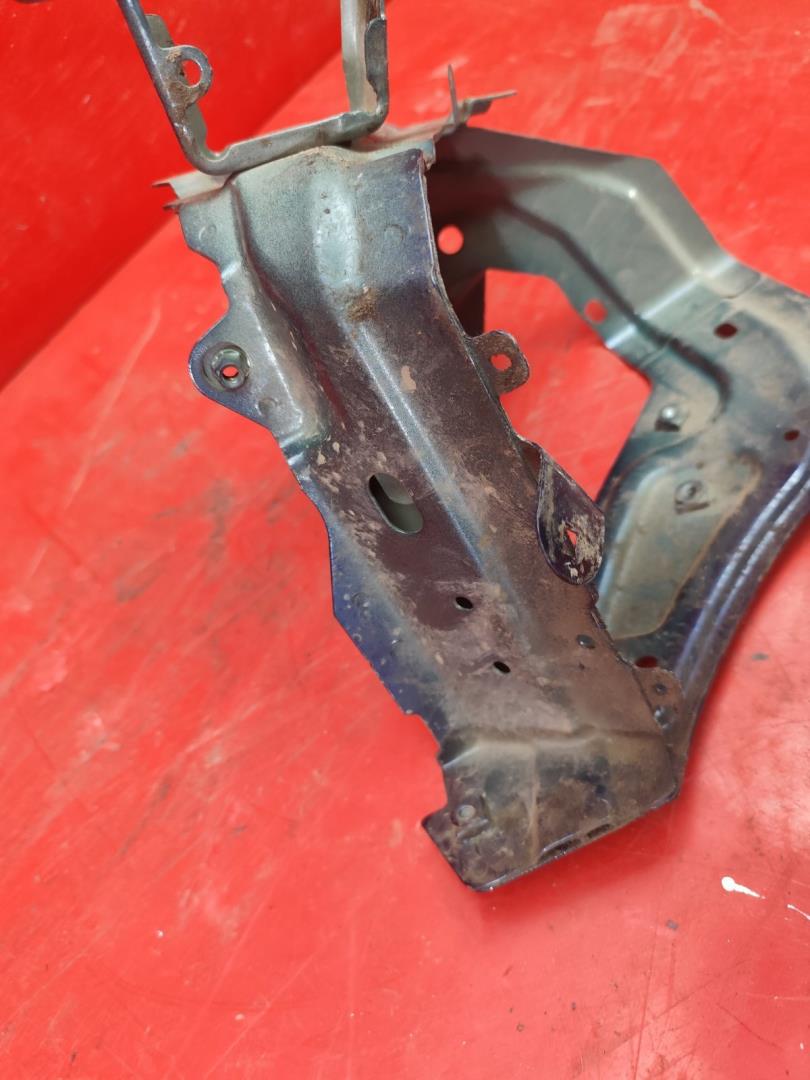 Кронштейн крепления фары