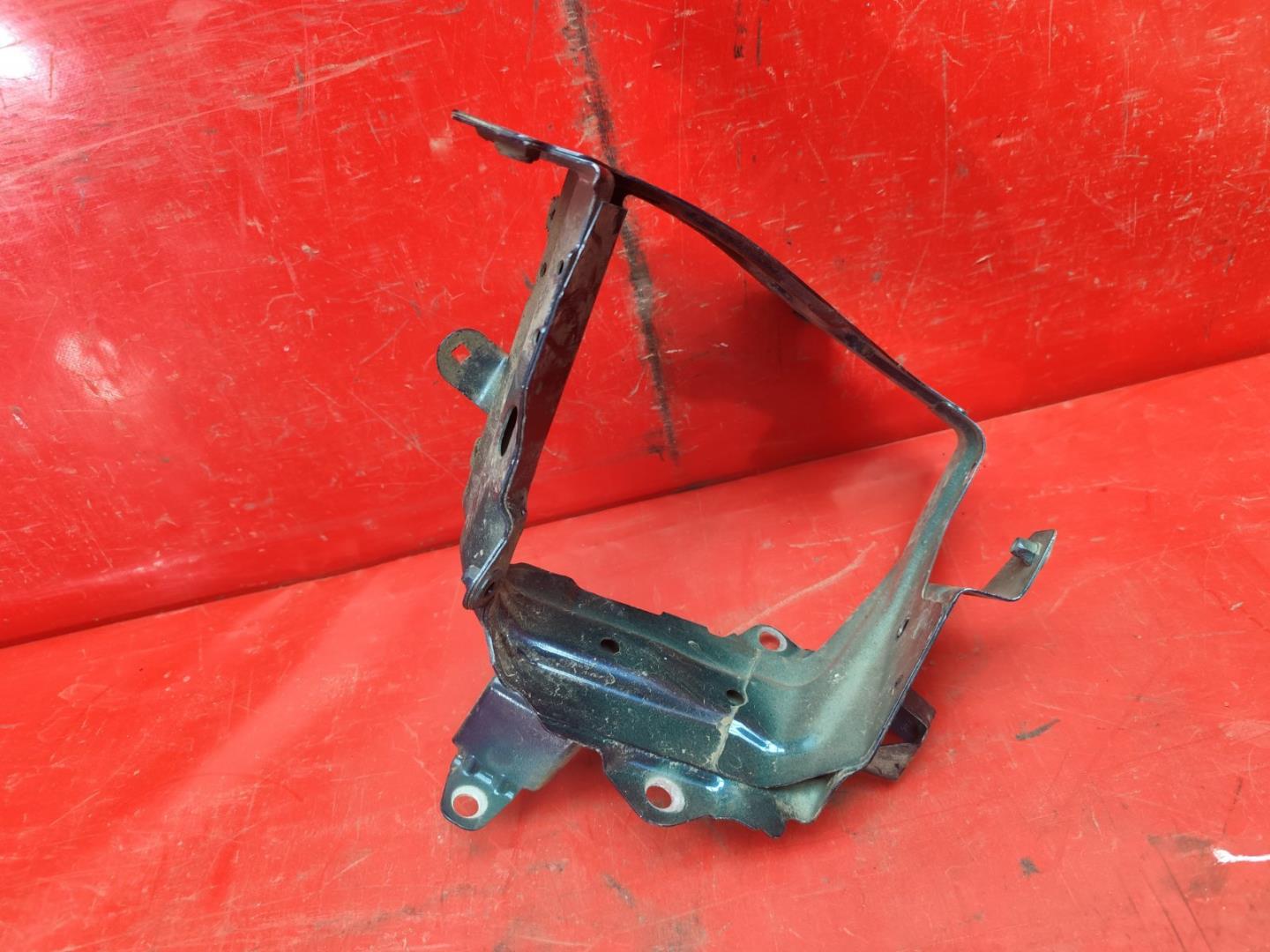 Кронштейн крепления фары