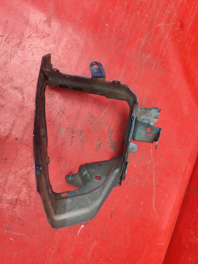 Кронштейн крепления фары