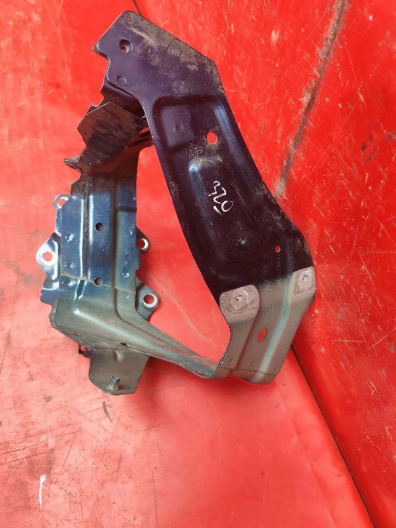 Кронштейн крепления фары