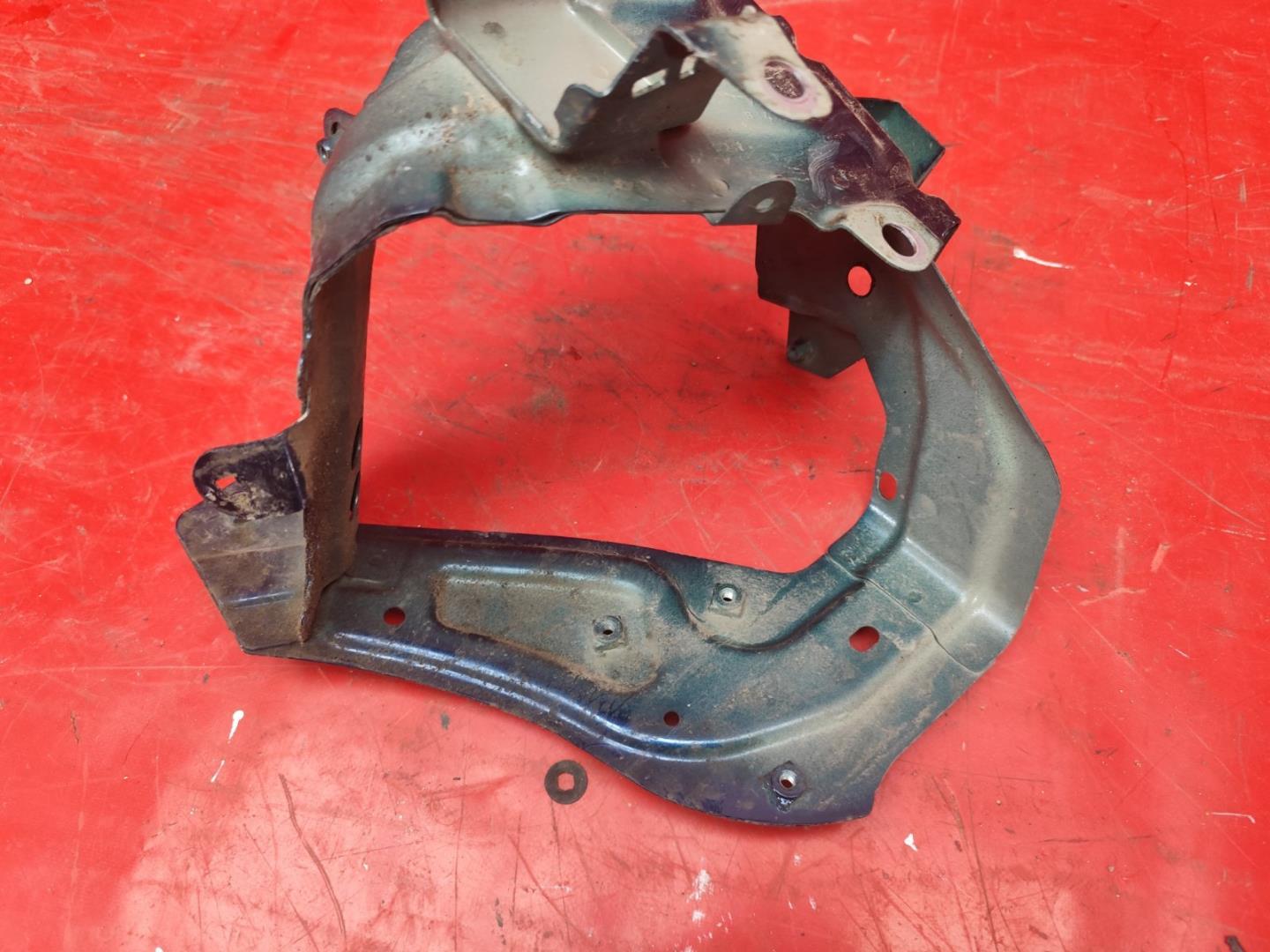 Кронштейн крепления фары