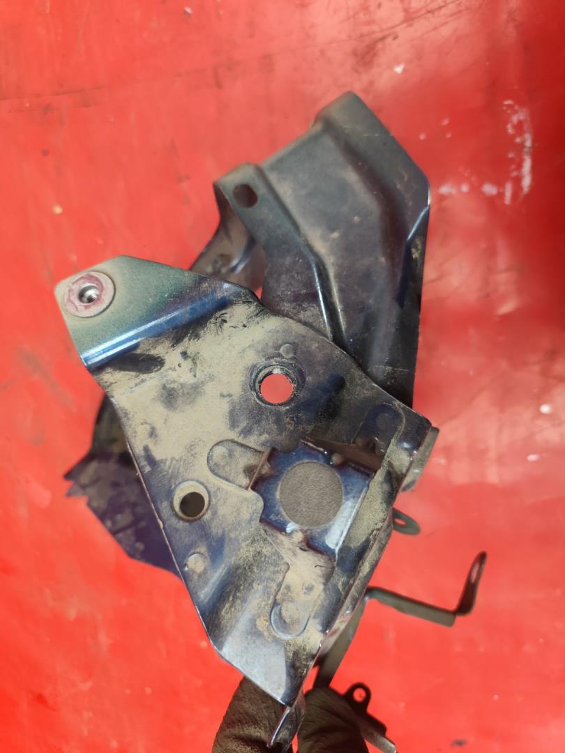 Кронштейн крепления фары